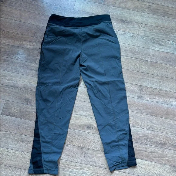 Women’s North Face Cropped Hiking pants - Picture 2 of 3